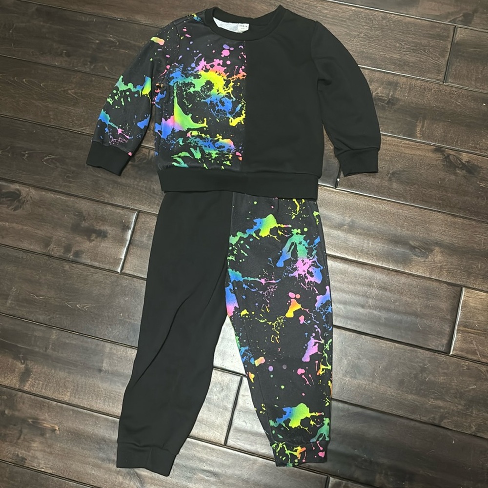 Unisex Kids 4T Sweatsuit Black with Neon Graffiti